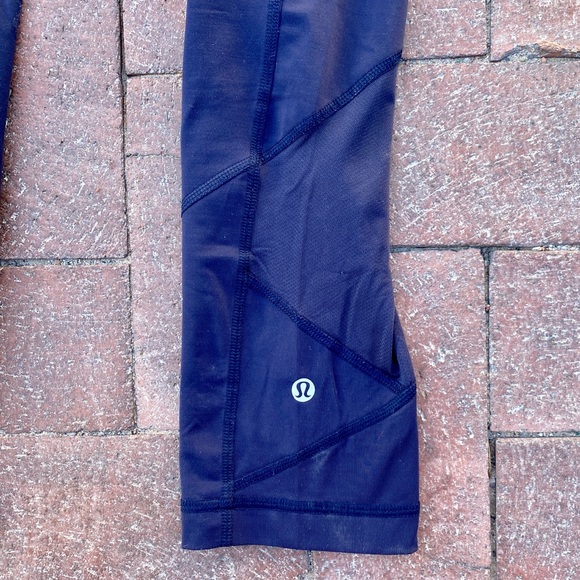 Lululemon 6 Swift Speed High-Rise Navy Blue Crop - Picture 2 of 4